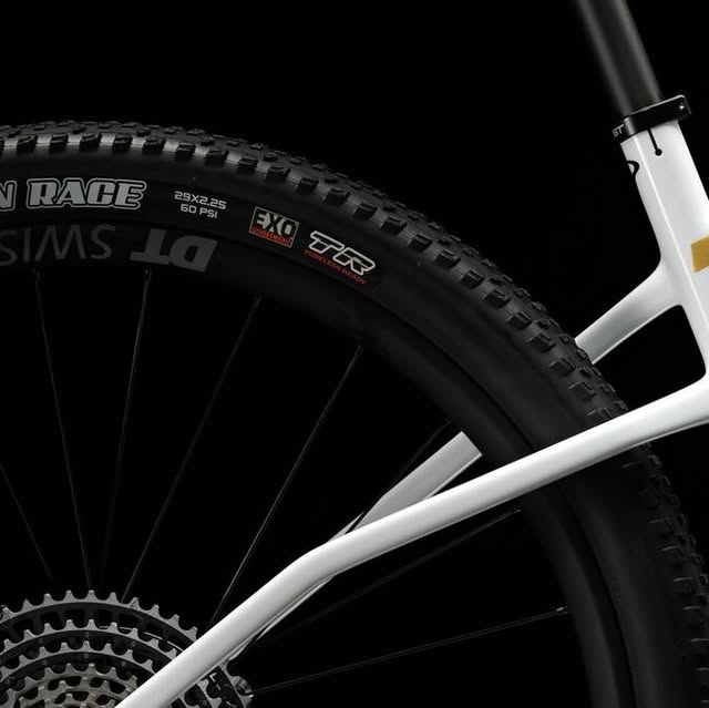 Pinarello DOGMA XC aszimmetrikus vázrészlet Instagram-fotó