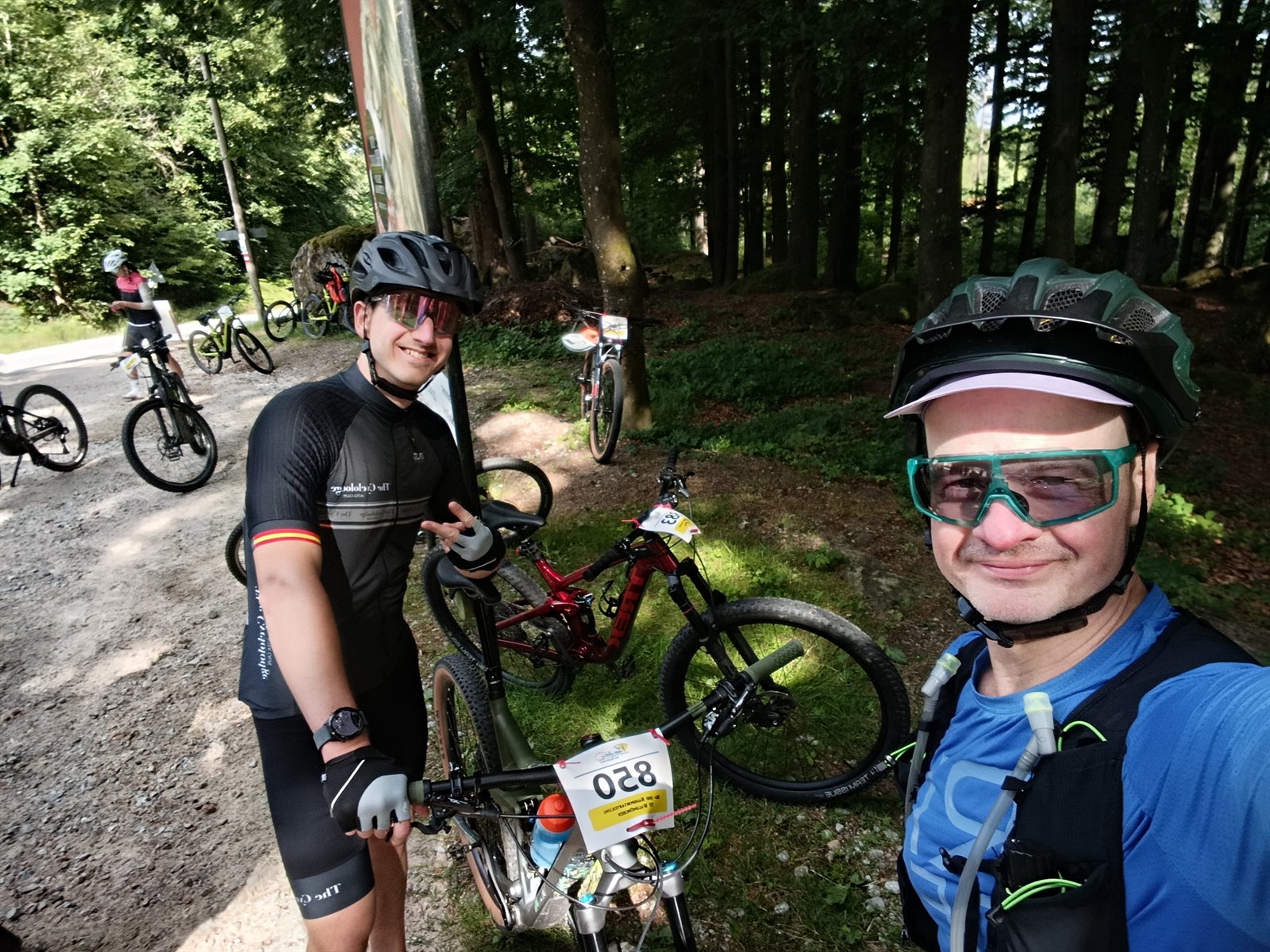 Két kerékpáros a Waldmünchner Radrundfahrt MTB Tour I útvonalán